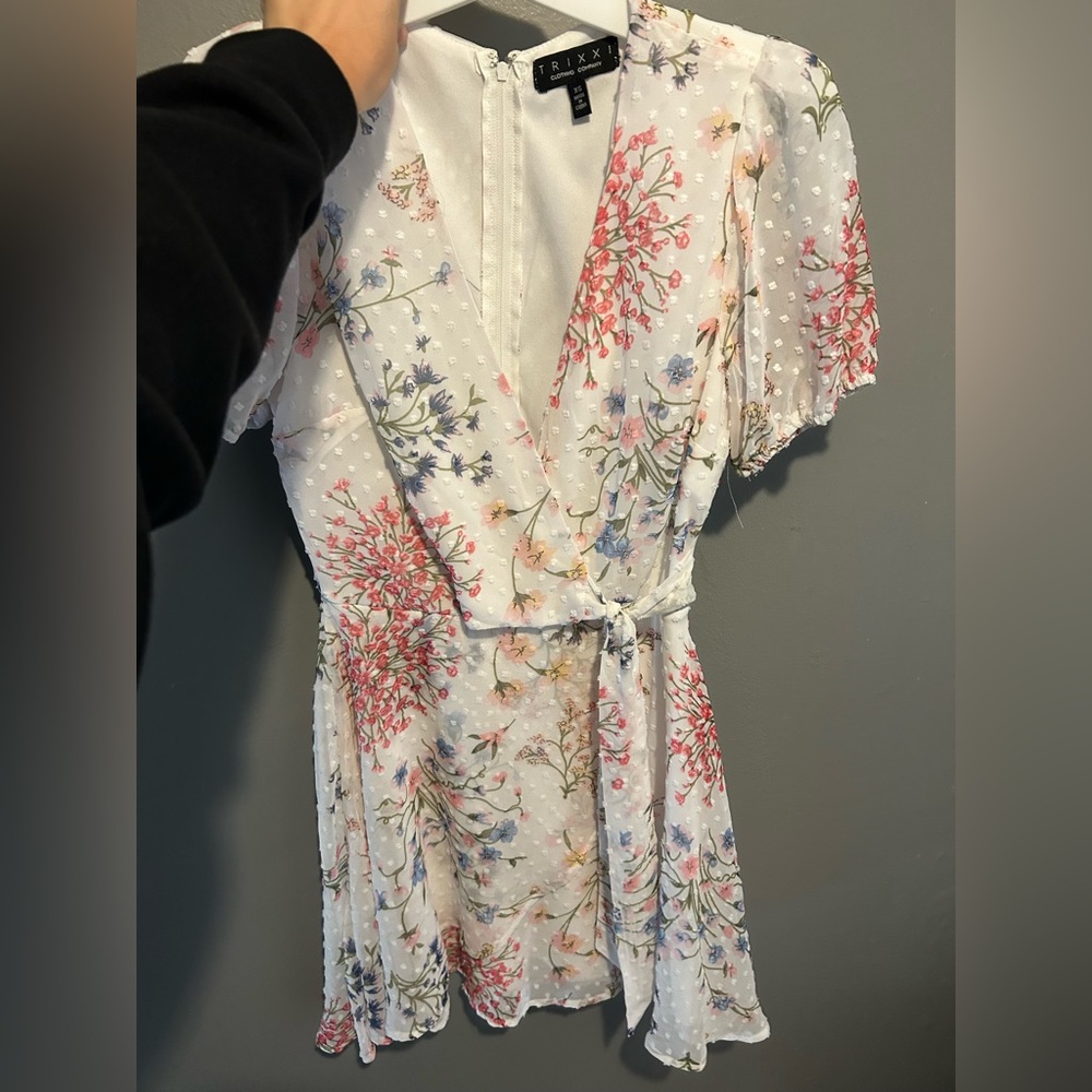 Worn once for rehearsal dinner!